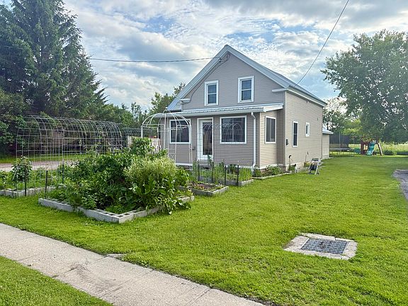 2nd image of 26 Lake St