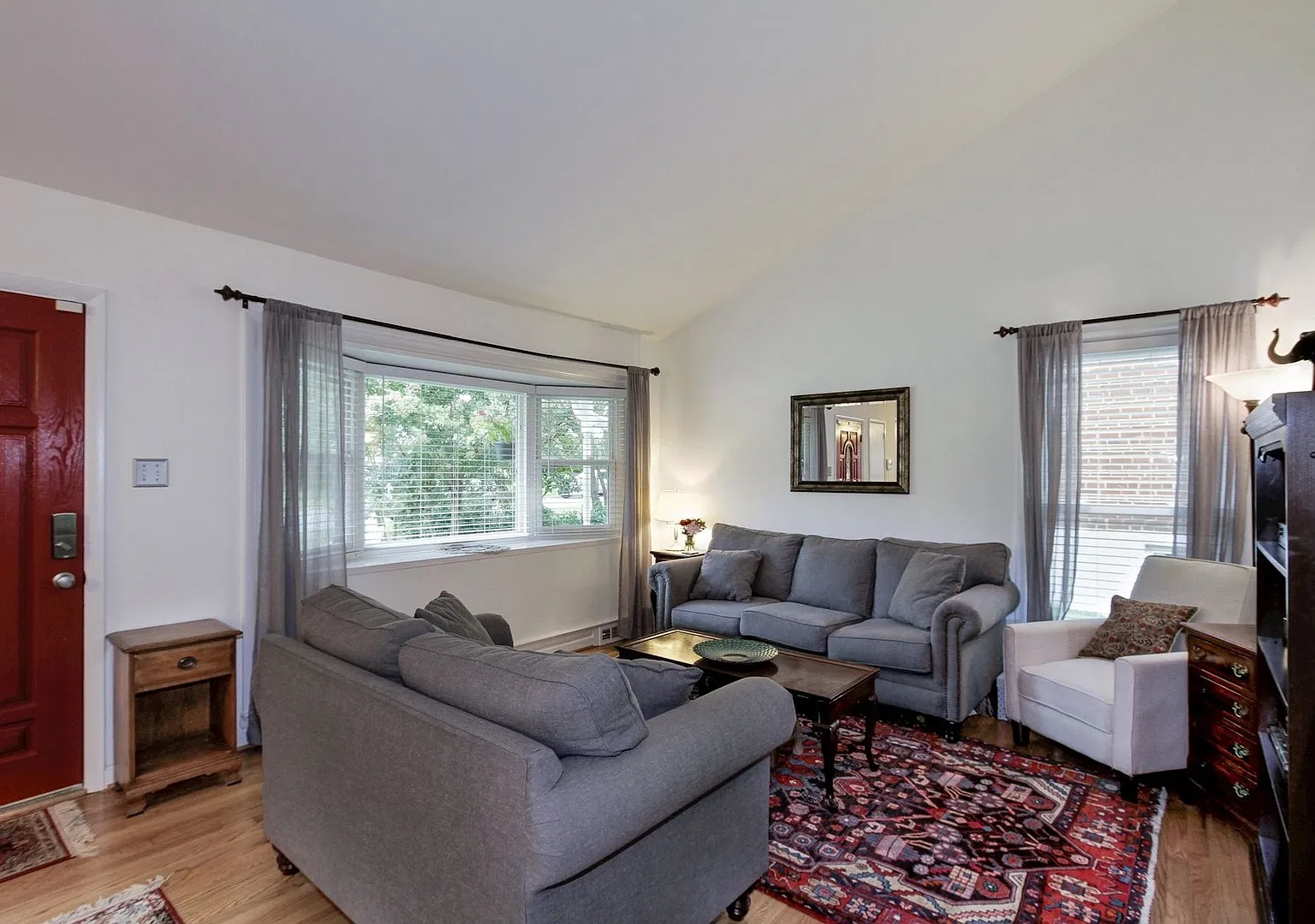 3 Bed 2 Bath - Silver Spring Split Level - Move In Ready — Photo 4