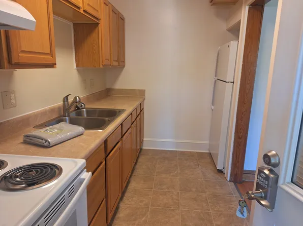 134 7th St NW #4, Pulaski, VA 24301