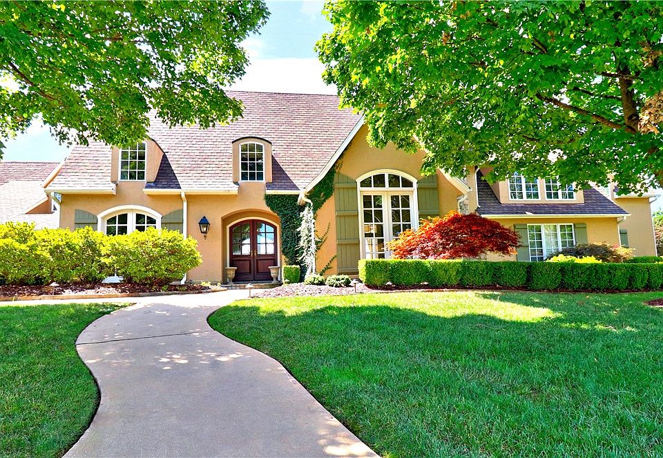 1st image of 14 W Pinnacle Dr