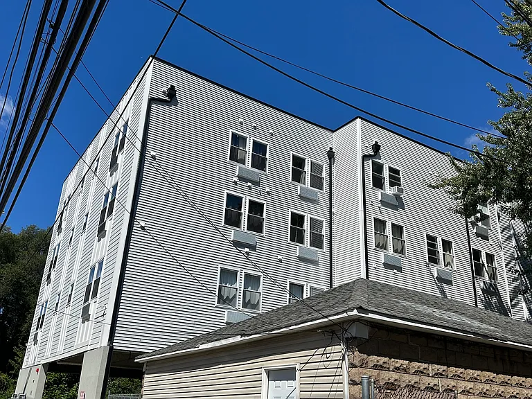 207 Redwood Ave #202 — Photo 5