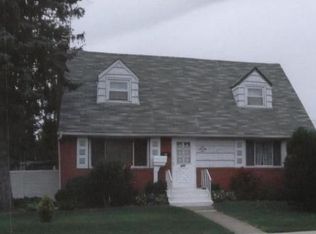 672 Lenore Ln, Elmont, NY 11003