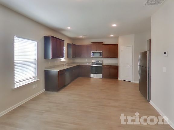5th image of 653 Gleaner Way