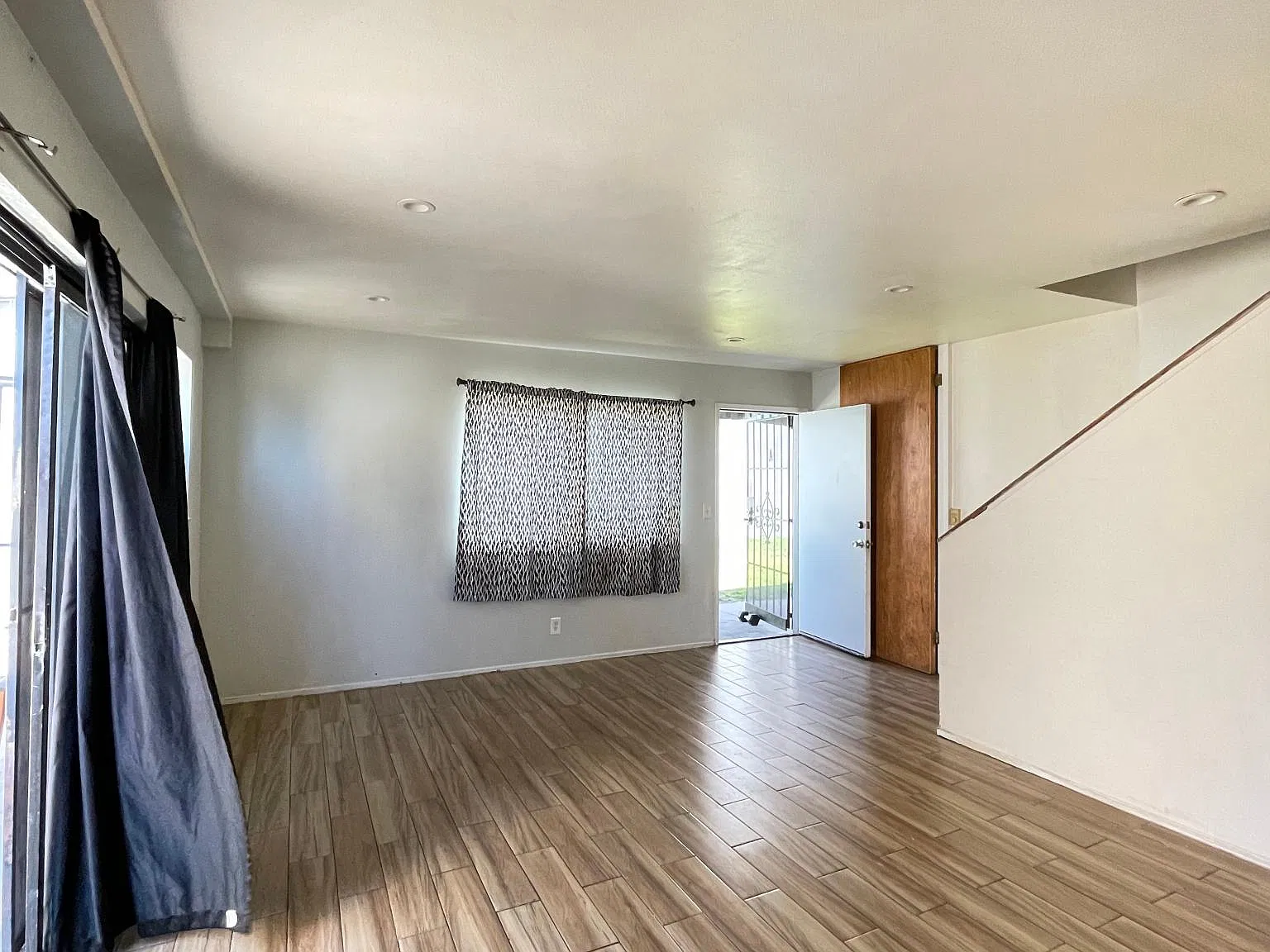 2586 Foothill Blvd — Photo 3