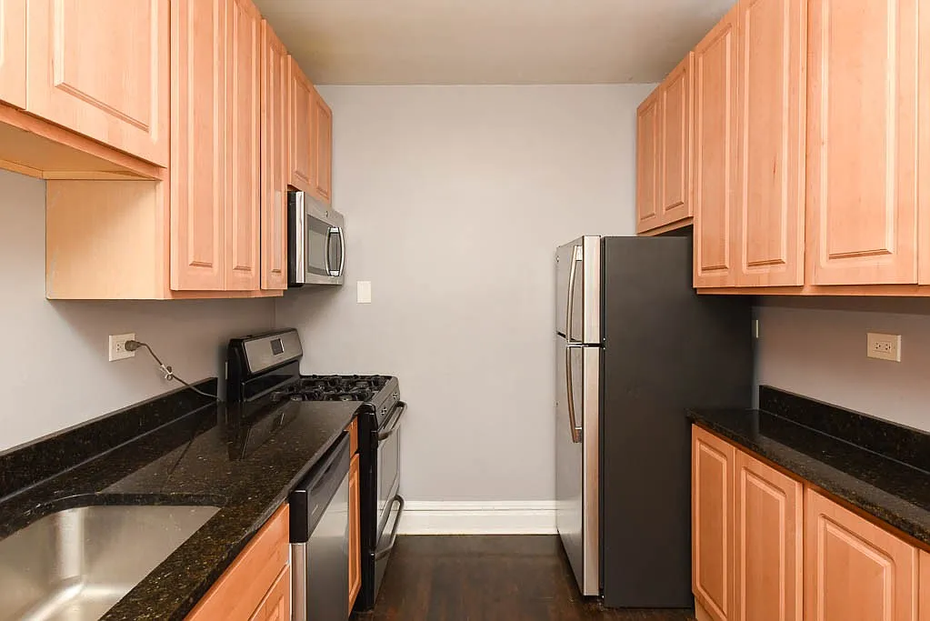 Building Photo - 3600 W Sunnyside Ave #4