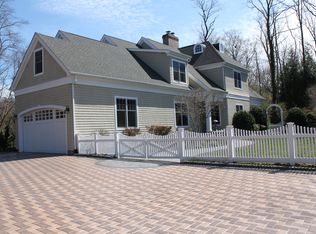 252 Shore Rd, Mount Sinai, NY 11766