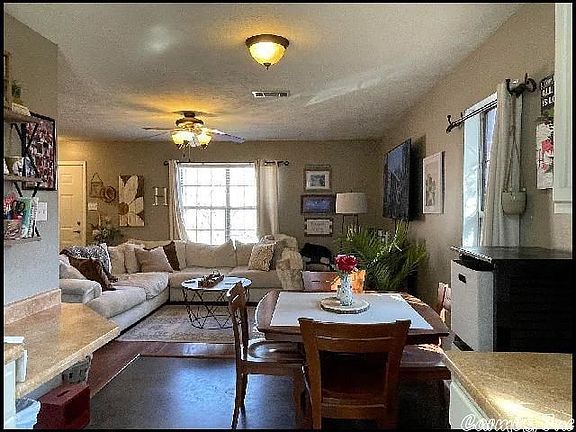 3rd image of 1515 Greenwood Cir