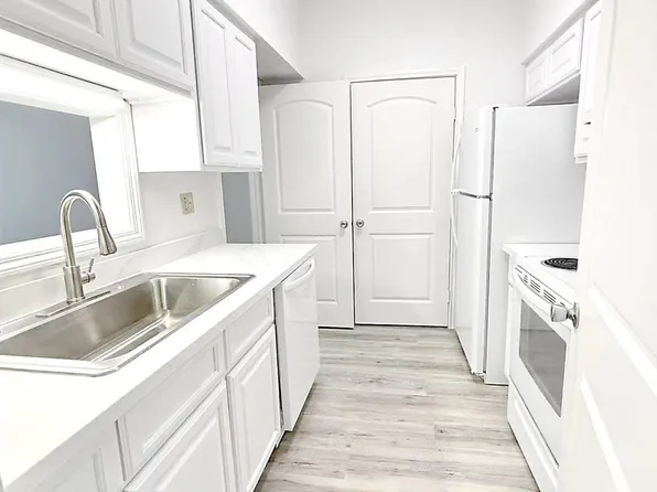 2425 Underwood St APT 157, Houston, TX 77030