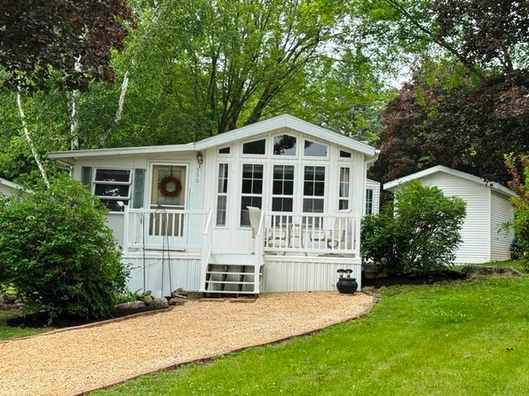 356 Skyline Dr, Edgerton, WI 53534