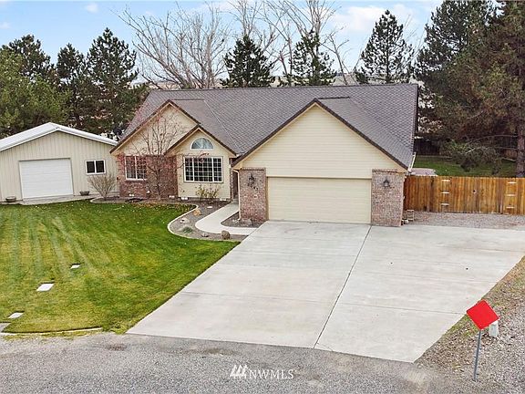 3rd image of 3041 Lesa Marie Ct