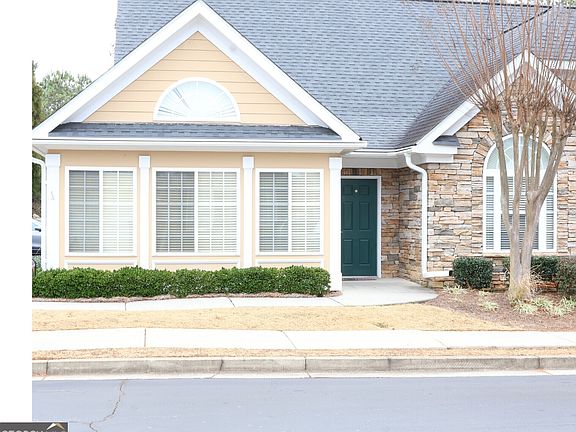 2nd image of 3204 Village Ln