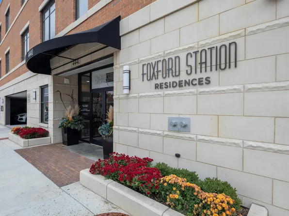 4441 Wolf Rd Unit 206, Western Springs, IL 60558