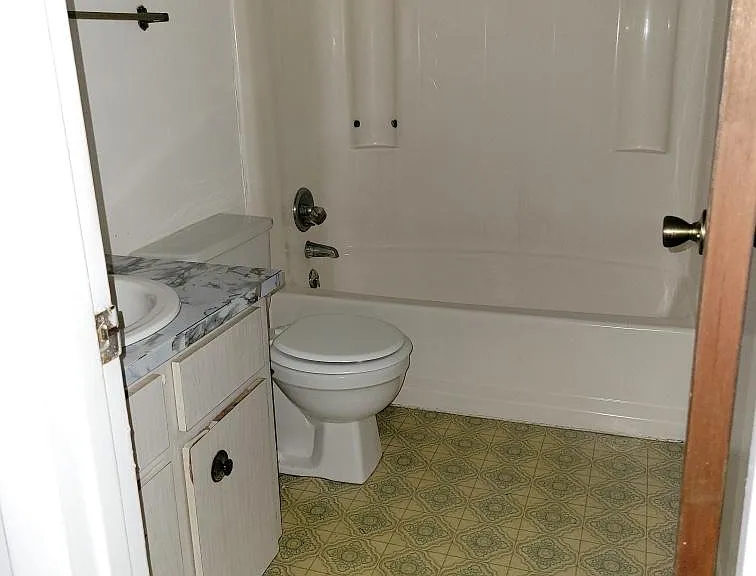 325 W 5th St #325 — Photo 6