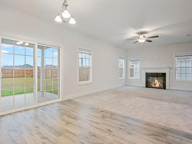917 Uplands Ln — Photo 14