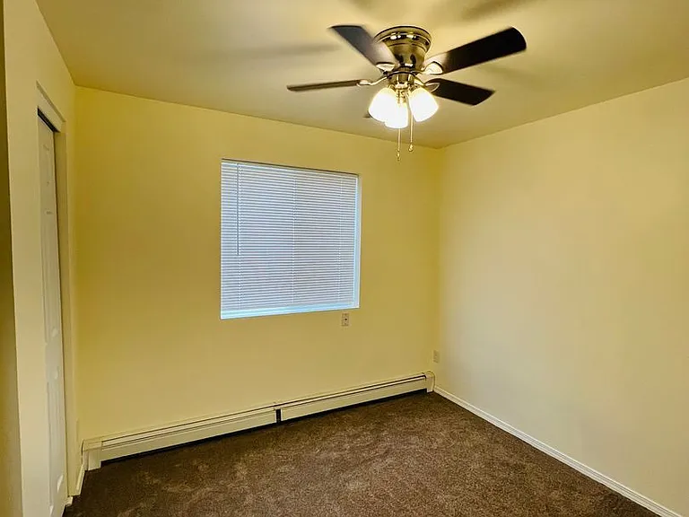 915 Defoe St — Photo 3