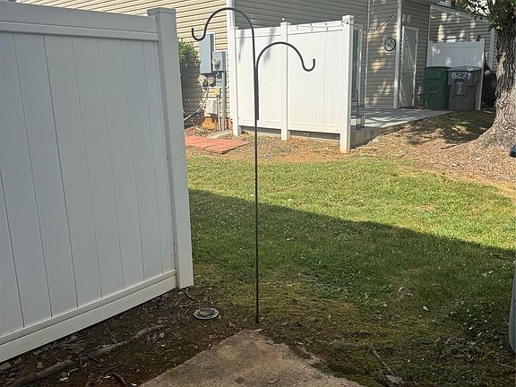 4th image of 8275 Golf Ridge Dr