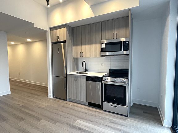 2nd image of 758 Dovercourt Rd #608