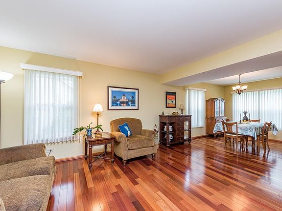 3rd image of 334 Old Darby Ln