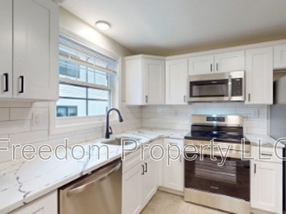 3rd image of 569 Center St APT 7