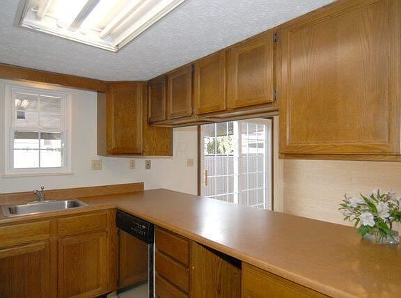 5th image of 1675 Saint James Ct #2575