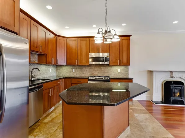 124 1st Pl APT 3, Brooklyn, NY 11231
