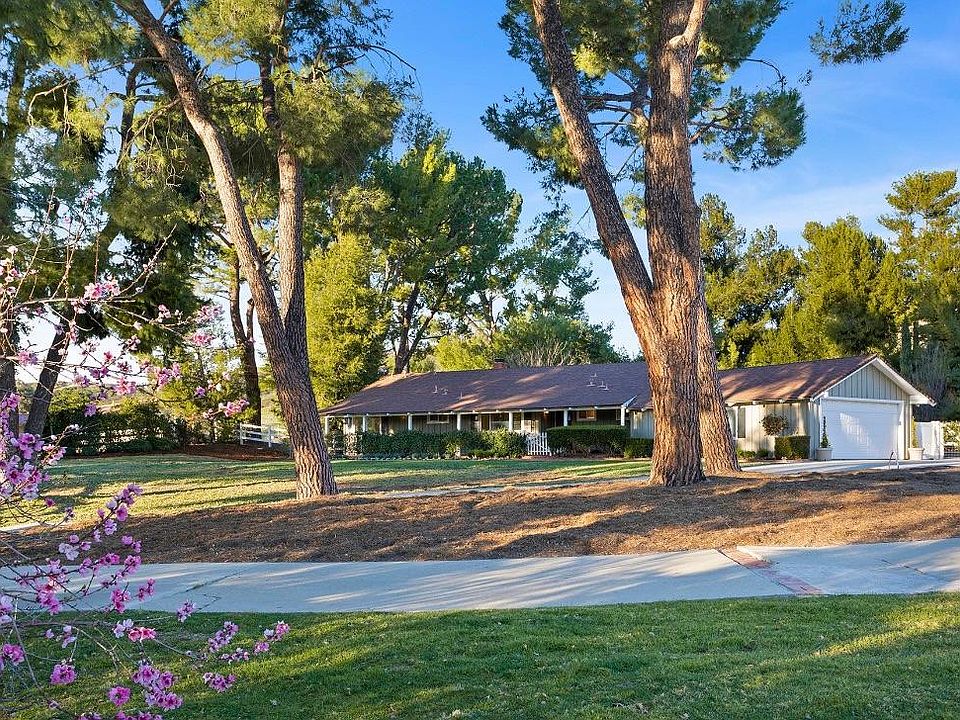 1st image of 41750 Cajon Dr