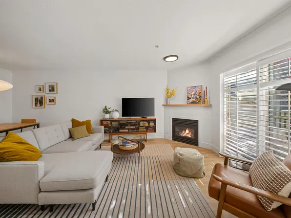 222 E 5th St #18, North Vancouver, BC V7L 1L7
