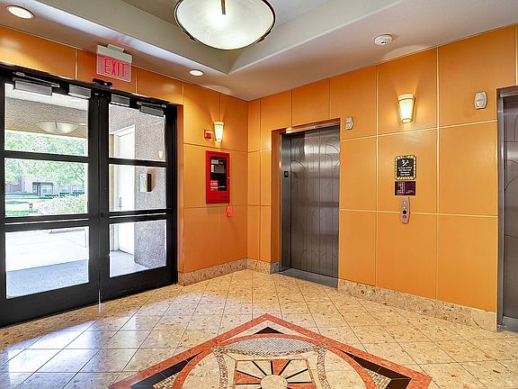 Main1st/Flr secured Entrance
