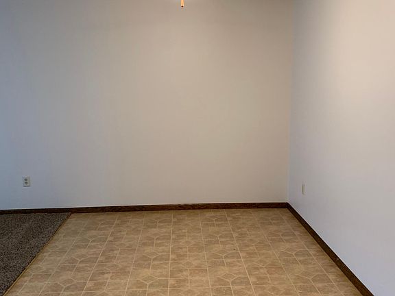 4th image of 517 6th St E #14
