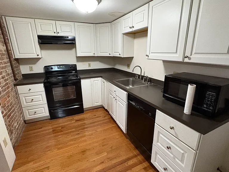 76 Maple St — Photo 10