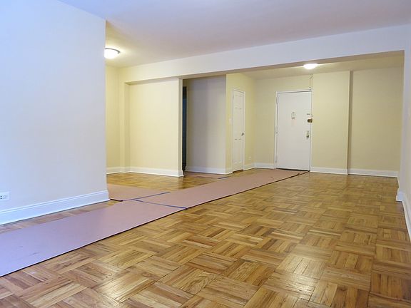 3rd image of 90 Laurel Hill Ter APT 1F