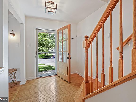 2nd image of 410 Samanthas Ct