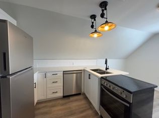 128 Wentworth St N #3, Hamilton, ON L8L5V7