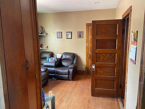 2nd image of 4838 S Winchester Ave