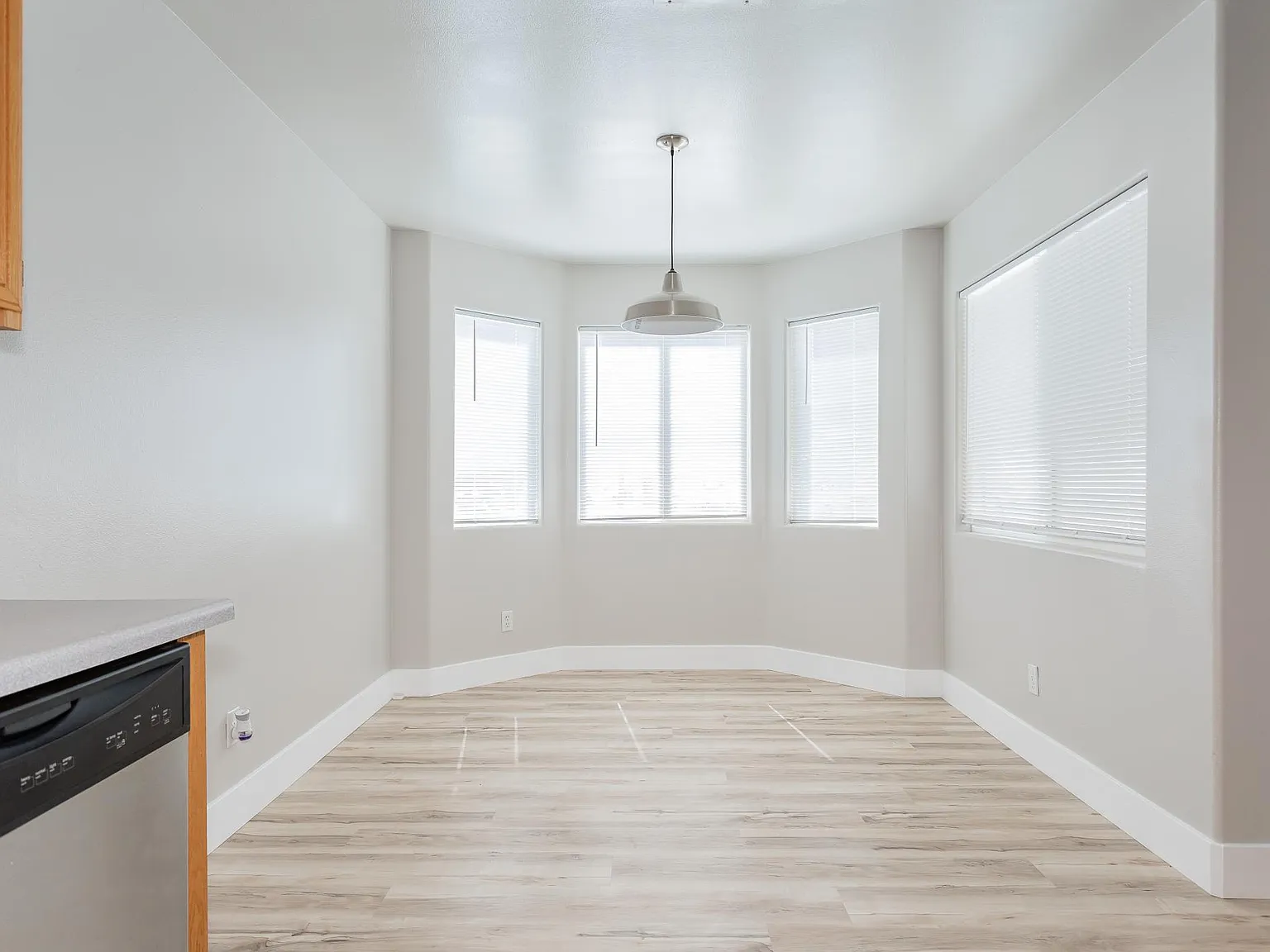 2 bed, 991 sqft, $1,349 — Photo 4