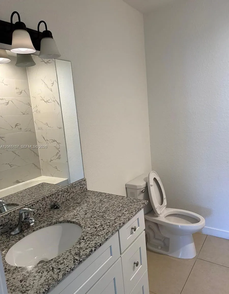 2 bed, 2.0 bath, 54083 sqft, $1,950 — Photo 4