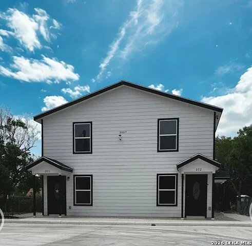 3009 McArthur Ave #301-302