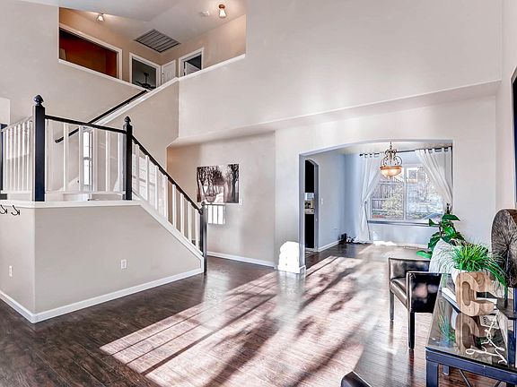 Brigh and sunny living room