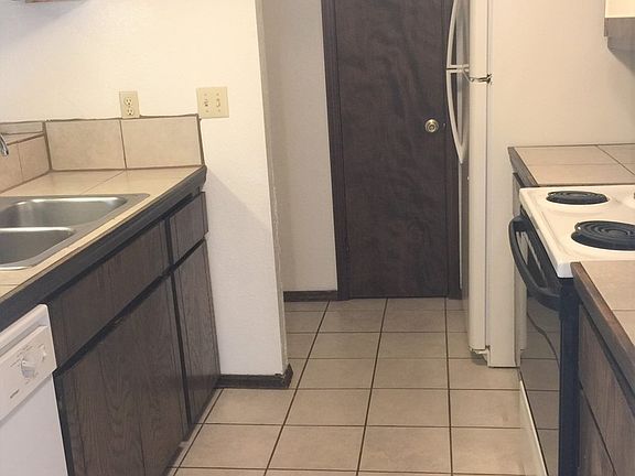 5th image of 900-904 Aspen Ct