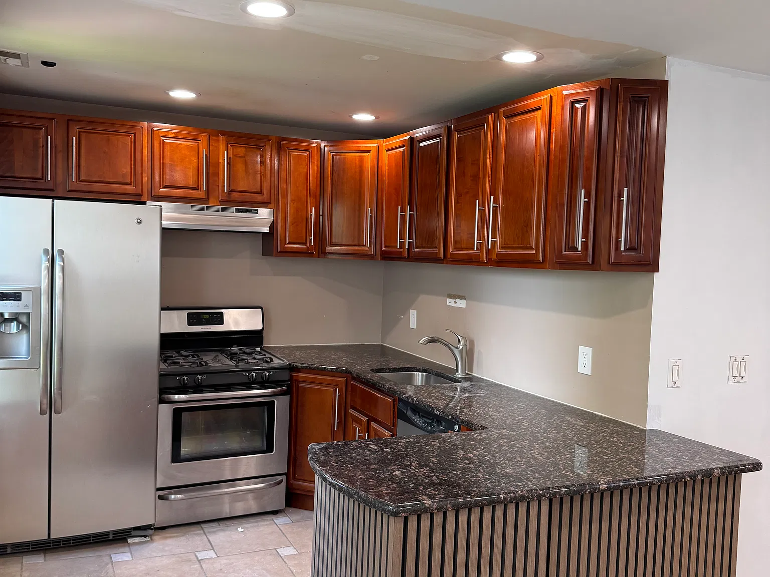 2 bed, 850 sqft, $1,800 — Photo 1
