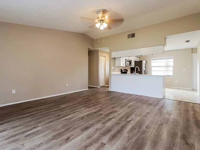 4910 Hi Vista Cir — Photo 5
