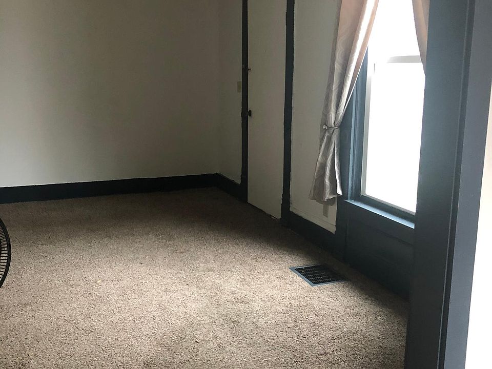 2nd image of 1004 Sycamore St APT 1