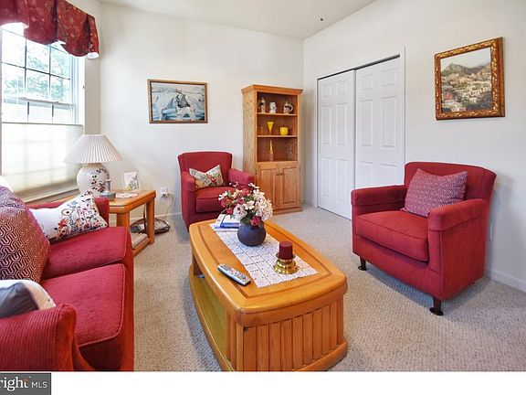 3rd image of 3433 Turnberry Ct