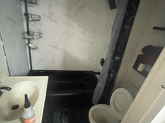 2nd image of 31 Hawthorne Ave Unit 1