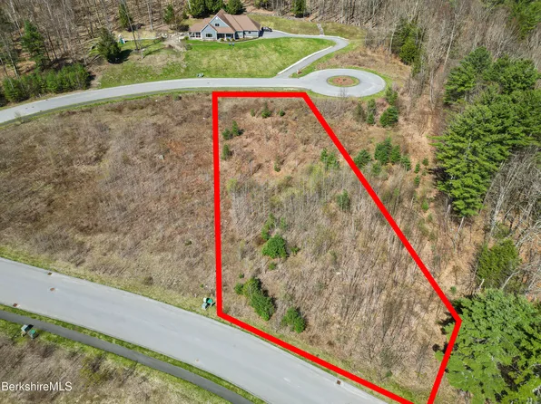 24 Old Farm Ln, Pittsfield, MA 01201