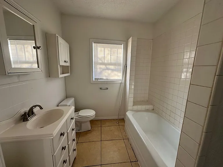 881 Ross Ave — Photo 13
