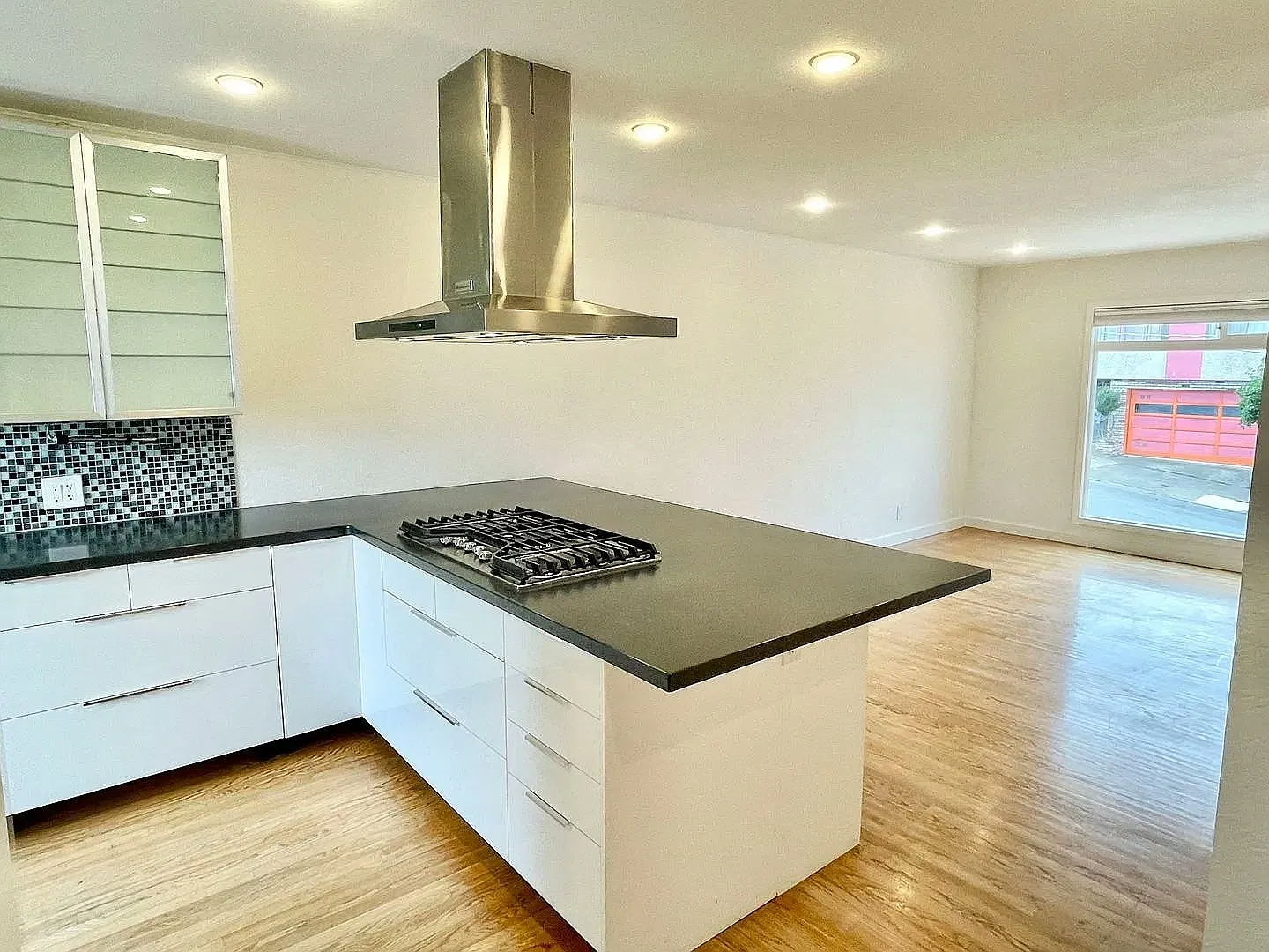 809 Colby St — Photo 4