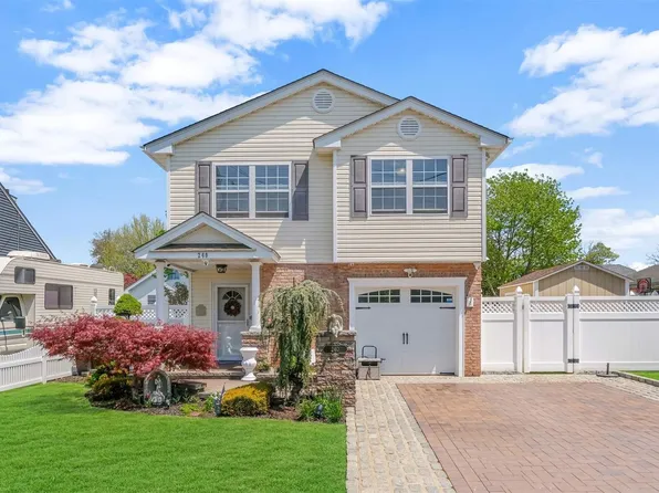 240 S 3rd Street, Lindenhurst, NY 11757