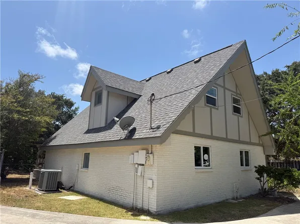 305 Caribbean Dr, Corpus Christi, TX 78418