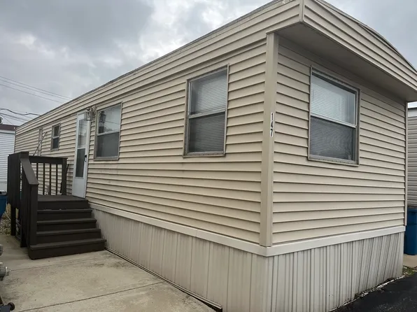 9001 S Cicero Ave Trailer 147, Oak Lawn, IL 60453